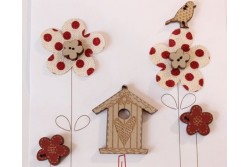 Bouton en bois " nichoir, oiseau et fleurs "