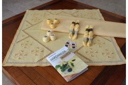 KIT de BRODERIE : NAPPE JAUNE d'OR en HARDANGER