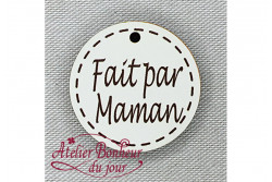 Bouton en bois laqué "Fait par Maman"