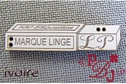 bouton en bois laqué "marque linge"
