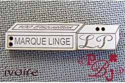 bouton en bois laqué "marque linge"