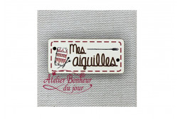 Bouton en bois laqué "Mes Aiguilles"