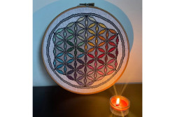 Fiche de broderie à points de croix comptés " Fleur de Vie"