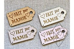 Bouton en bois "Fait par mamie"