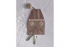 Fiche de broderie Jour de lin "Cache clefs Maison" rose
